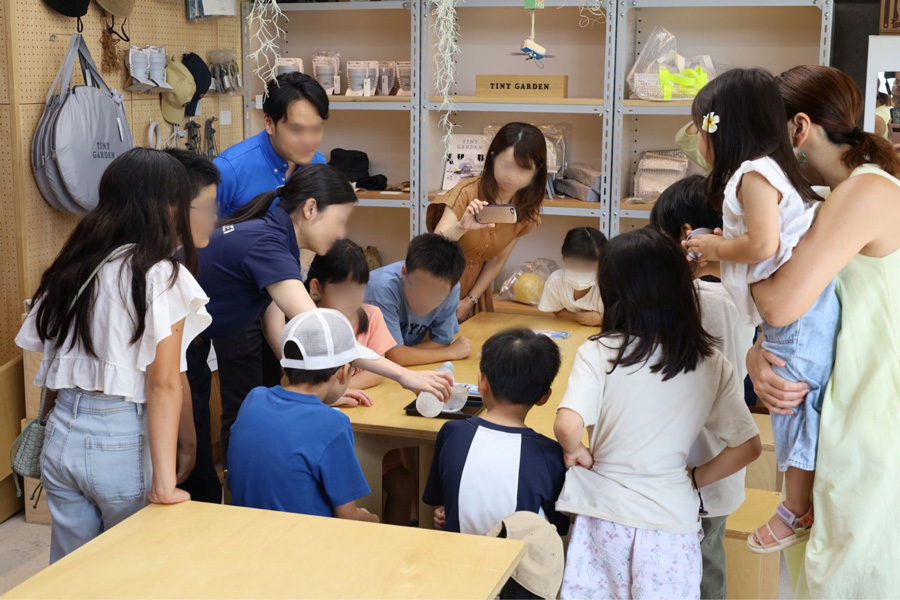 夏休みのお子様向けイベント「１OOORE こどもの学校」で開催したワークショップの様子